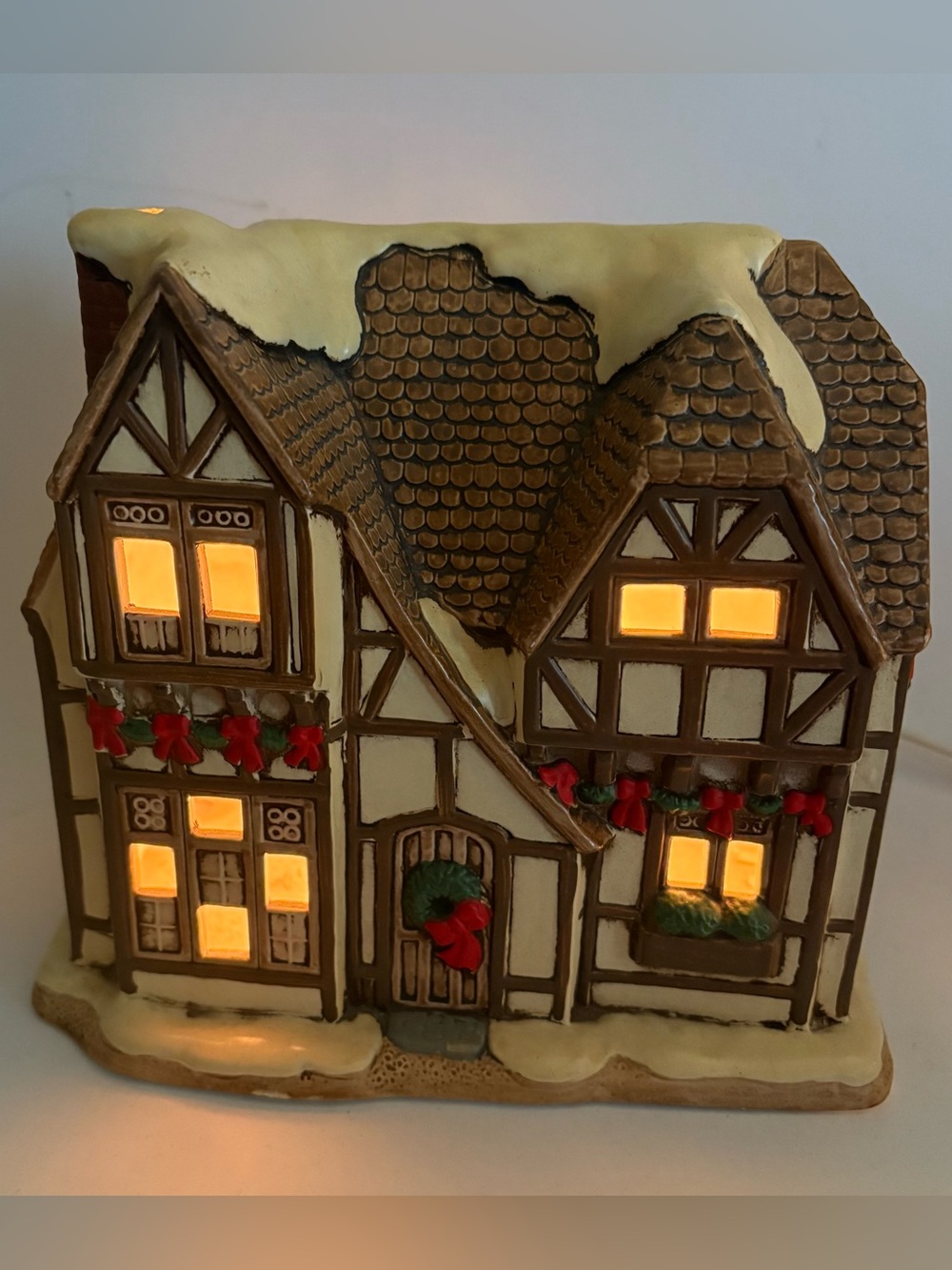 Vintage Lefton Colonial Village Hampshire Lighted House Snow Wreath 1989 WORKS